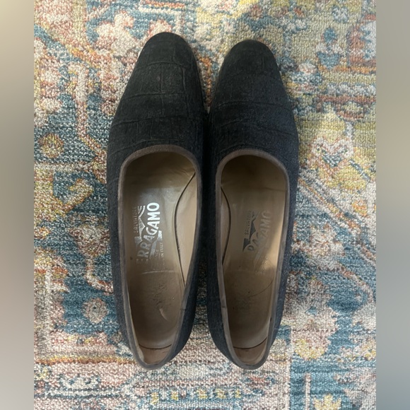 VINTAGE SALVATORE FERRAGAMO velvet textured flats - Picture 7 of 8